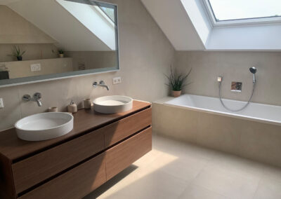 Badezimmersanierung mit Dachschrägen in Nürnberg