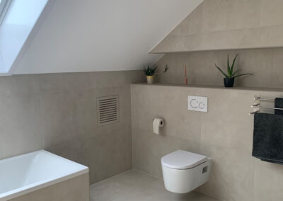 Badezimmersanierung mit Dachschrägen in Nürnberg